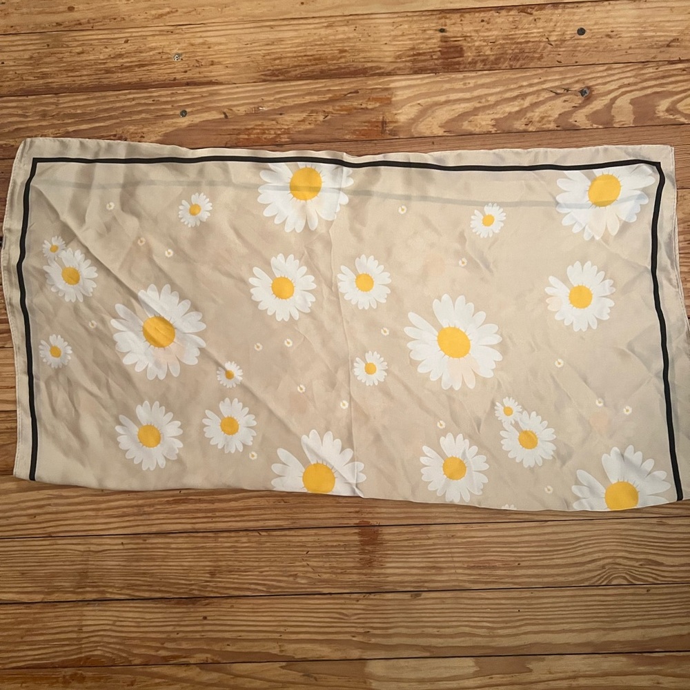 Floral Beige Scarf with Daisies